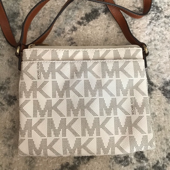 Michael Kors Cross Body Bag - Picture 4 of 5